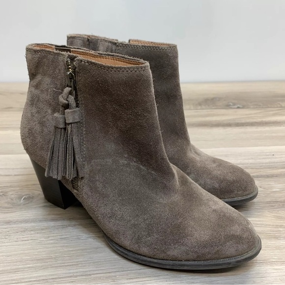 Vionic Madeline 9 Suede Tassel Zipper Block Heel Ankle Boot Taupe Booties - Picture 1 of 4